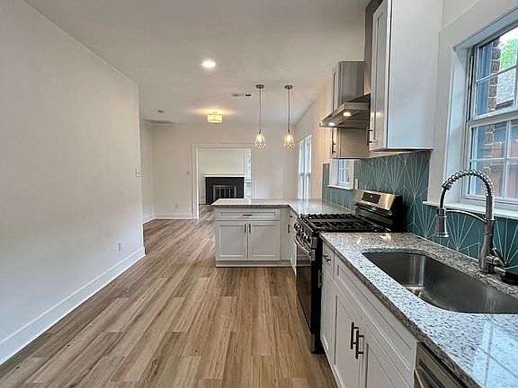5th image of 1034 Woodland Ave