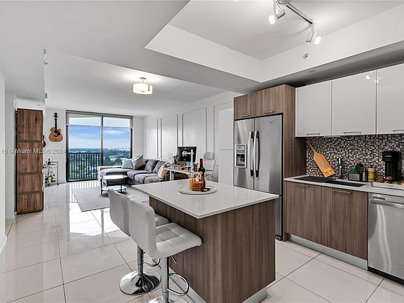 4th image of 5300 Paseo Dr #1612