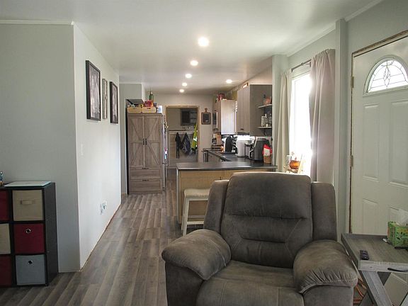 4th image of 220 Douglas Avenue