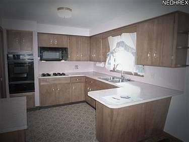 3rd image of 3266 Roseview Dr