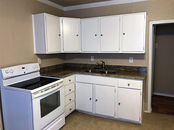 5th image of 621 E Worth St