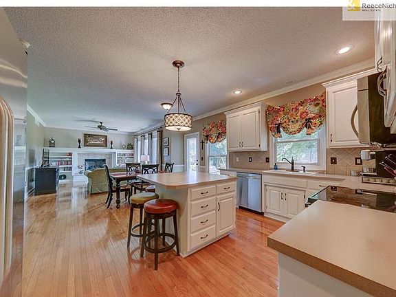 Open Functional Floor Plan has lots of Space