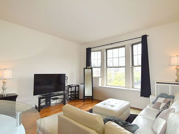 2nd image of 59 W 76th St #4BB