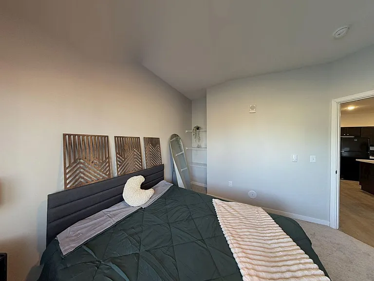 Pioneer Apartments — Photo 7