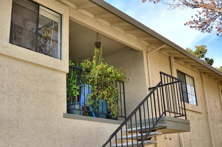 1st image of 212 Kenbrook Cir