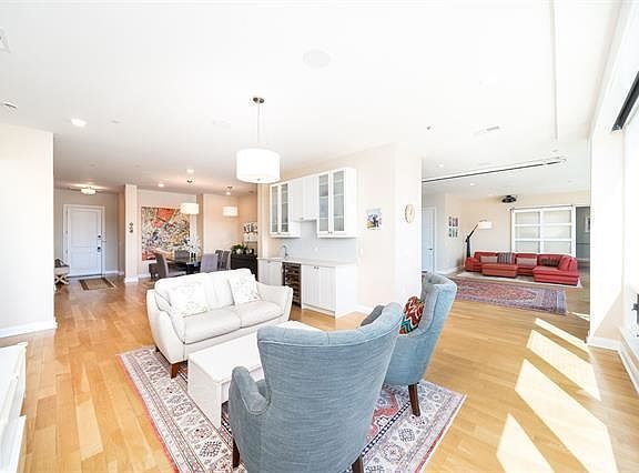 2nd image of 9 Somerset Ln #Penthouse 608