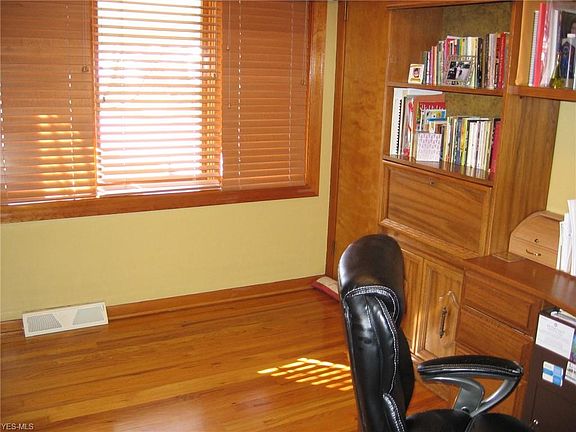 4th image of 883 Elmwood Ave