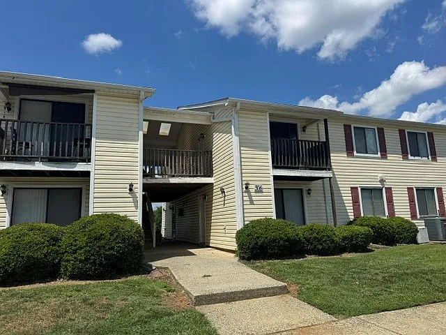 506 Mystic Dr #B — Photo 1