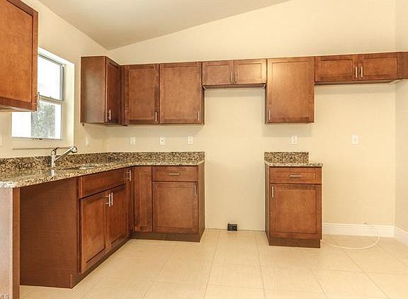 3rd image of 3510 8th Ave NE