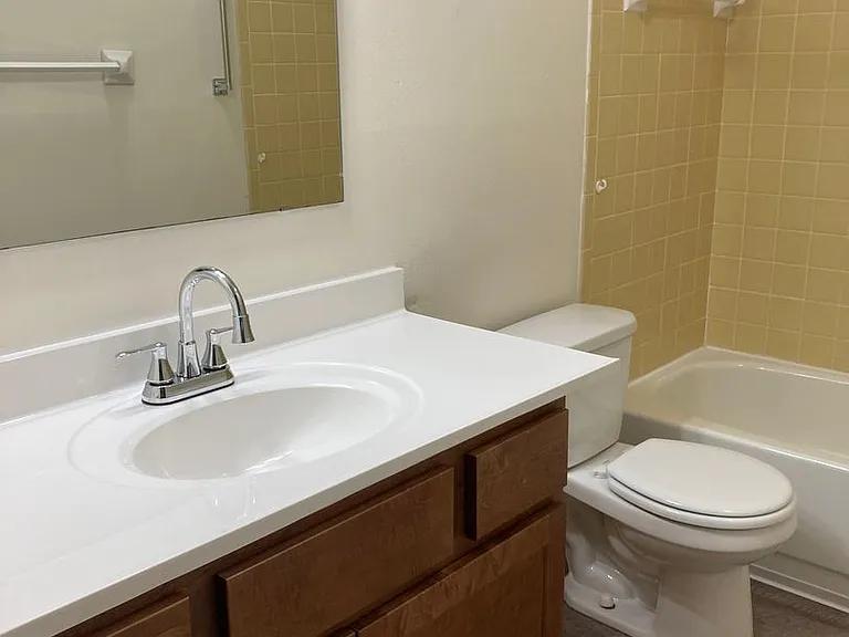 1320-1322 W Meadows Dr — Photo 24