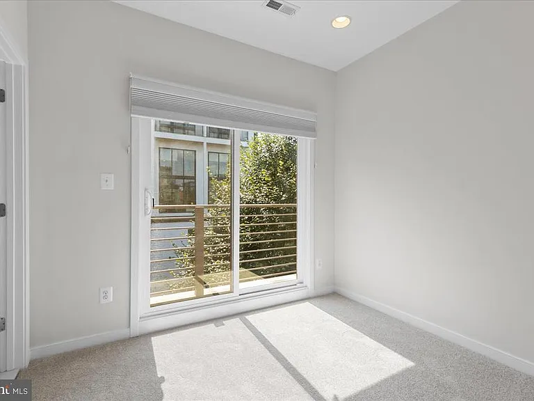 2916 Penny Ln — Photo 32