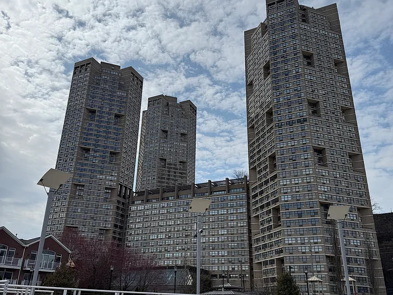 7002 Boulevard East #20G — Photo 8