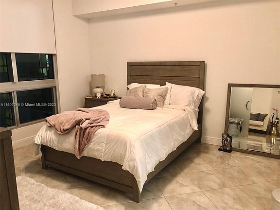 4th image of 300 Biscayne Blvd #1903