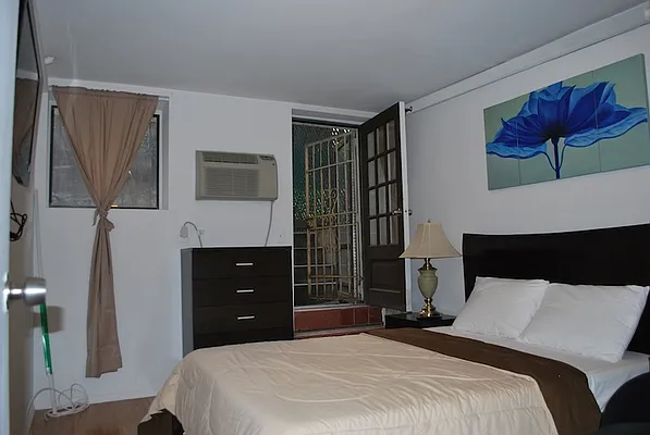 Rented by KVNY Soho | media 41