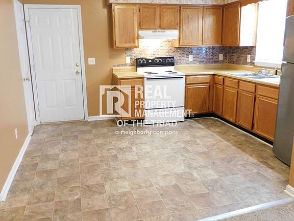 3rd image of 1711 10th St Unit B