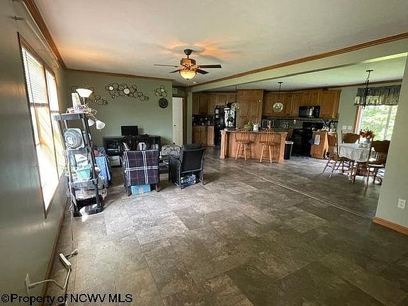 3rd image of 687 Concord Rd