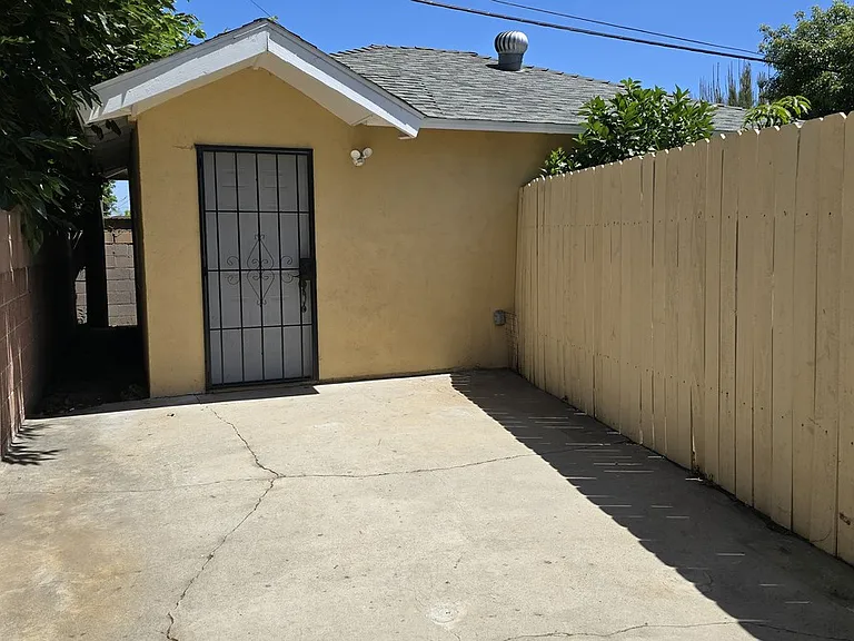 2529 W Flower Ave #A — Photo 2