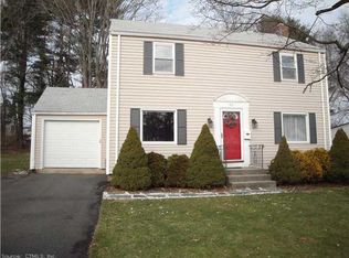 50 Iroquois Rd, West Hartford, CT 06117