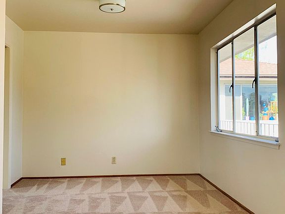 5th image of 396 Ventura Ave