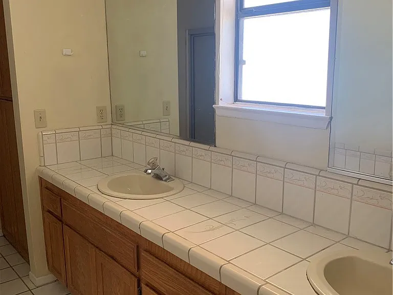 10912 Moreno Ave — Photo 6