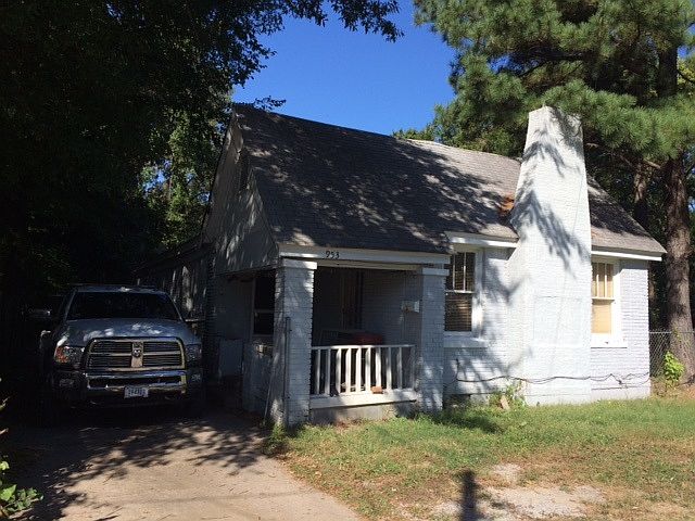2nd image of 953 N Highland St