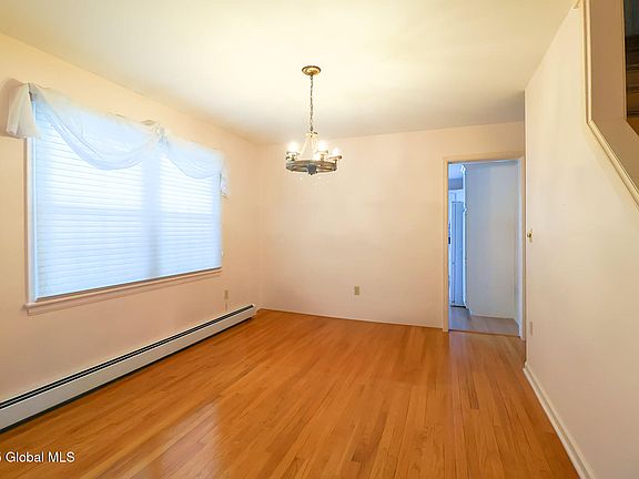 4th image of 6 Diana Place