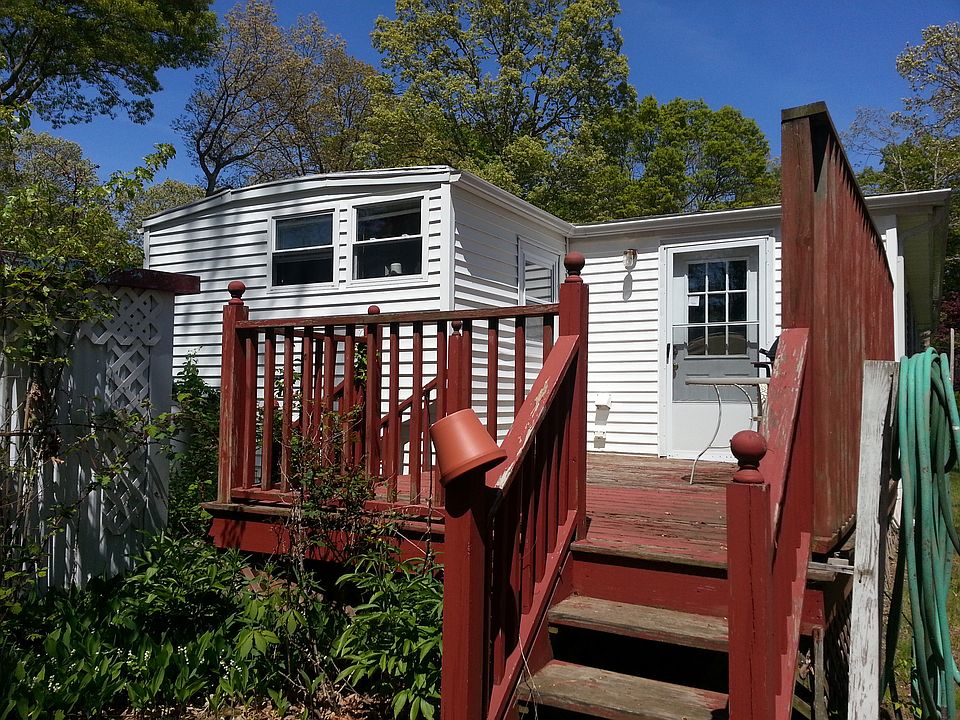 2nd image of 703-163 Fresh Pond Ave