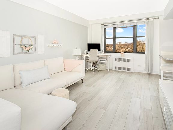 4th image of 3103 Fairfield Ave APT 8K