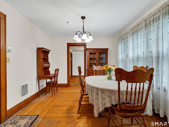 5th image of 124 Hunt Lane