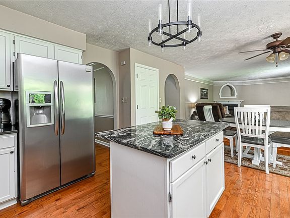 5th image of 112 Windsor Ct