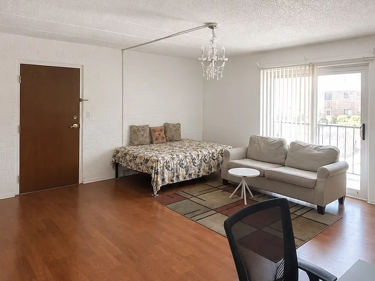 3221 W Parkway Dr #21D — Photo 1
