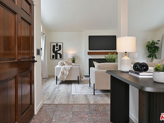 3rd image of 22522 Avenue San Luis