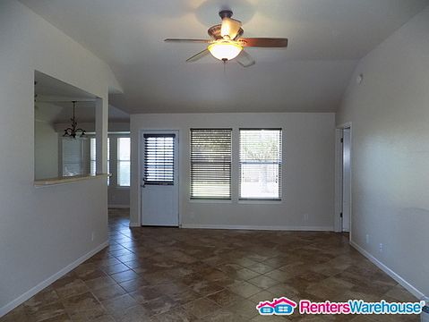3rd image of 819 Sonny Dr
