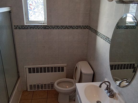 4th image of 25 Smith St #A