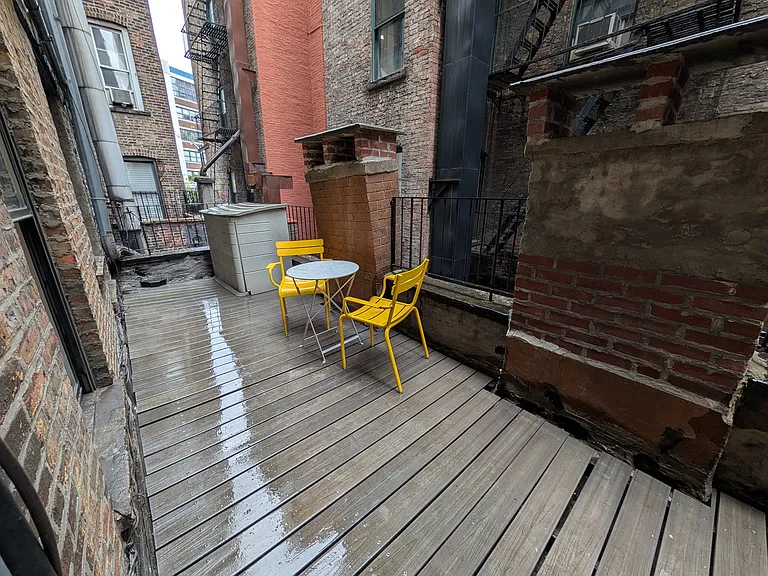 110 6th Ave #6 — Photo 13