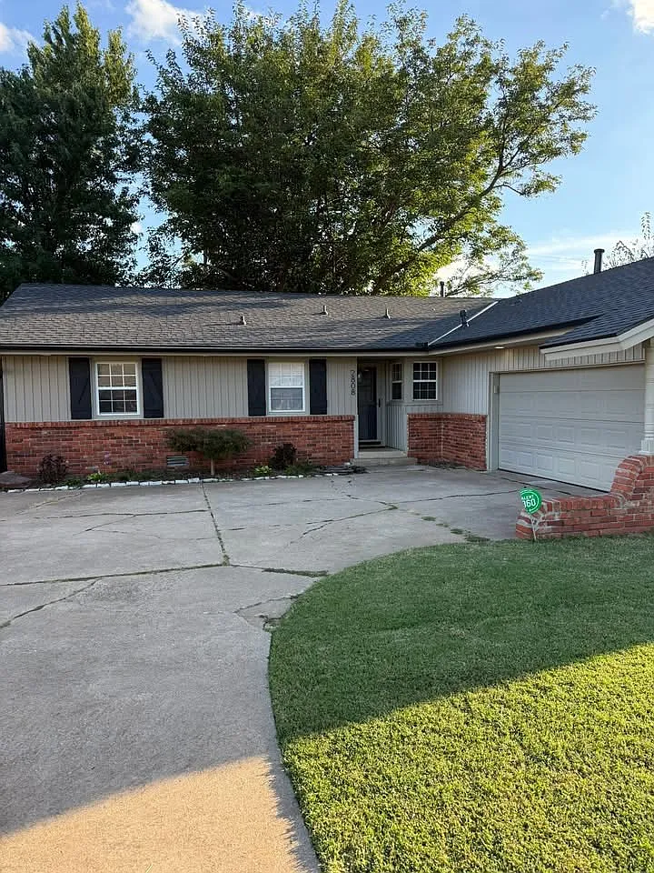 3 bed, 1284 sqft, $1,650 — Photo 1