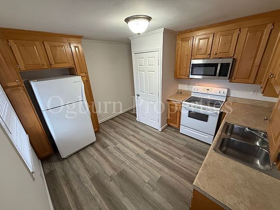 4th image of 841-843-845 847 West St E