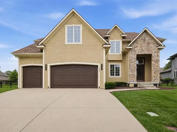 10903 W 163rd Ter, Overland Park, KS 66221