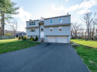 99 Lamplight Dr, Berlin, CT 06037