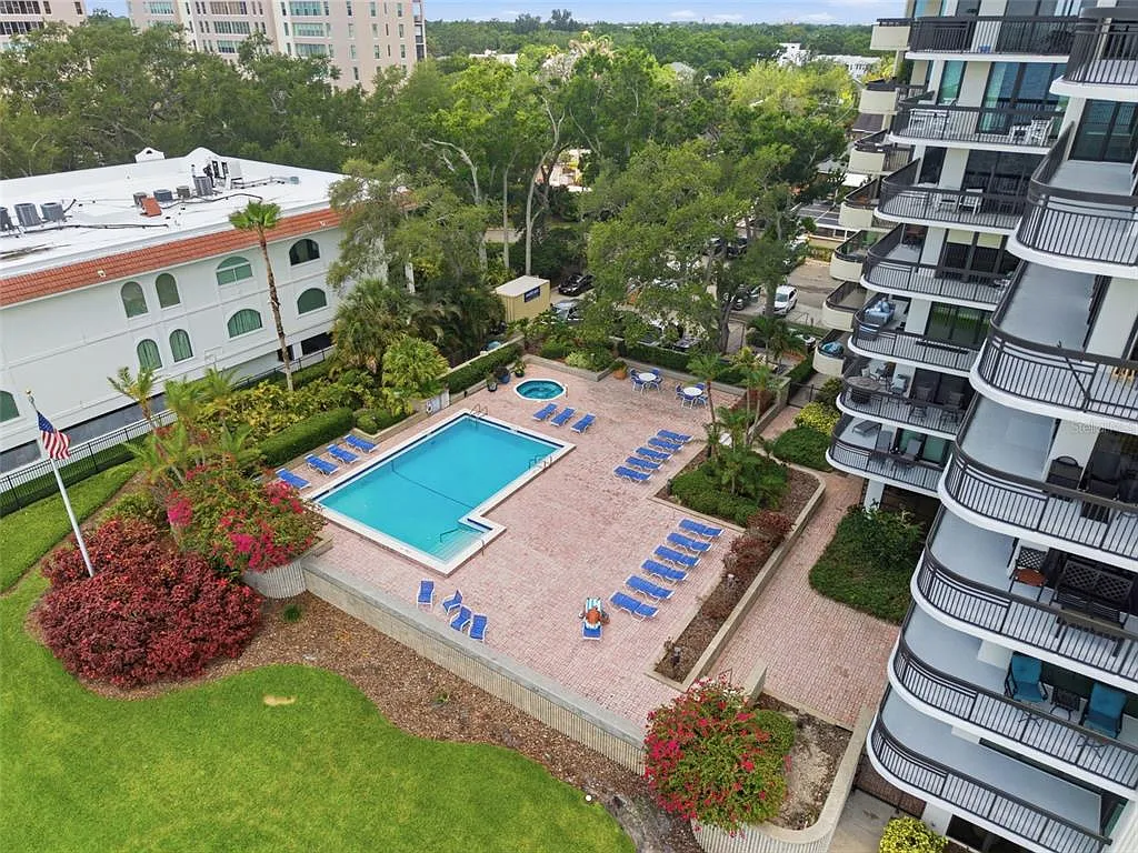 2 bed, 2.0 bath, 1520 sqft, $3,900 — Photo 4