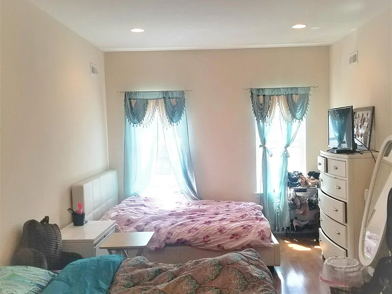1735 Cambridge St — Photo 10