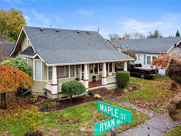 Ideal location on the corner of Maple and Ryan, right in the heart of downtown Sumner
