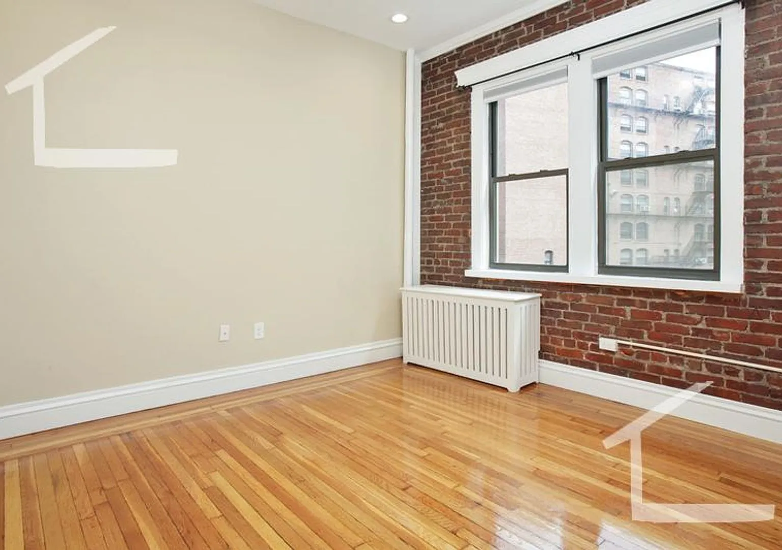 Nice 1 bed split in Fenway — Photo 3