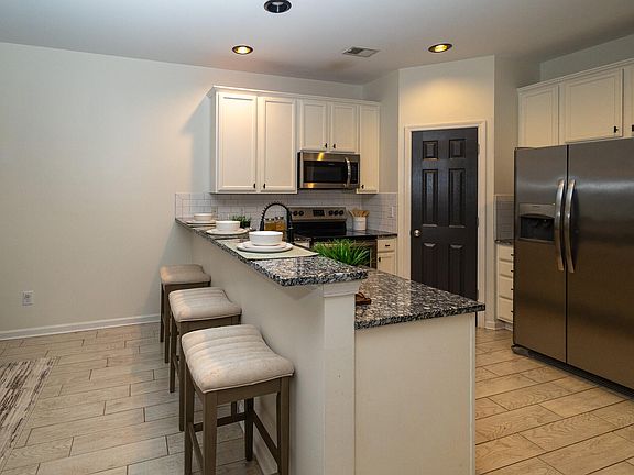3rd image of 102 Elena Ct