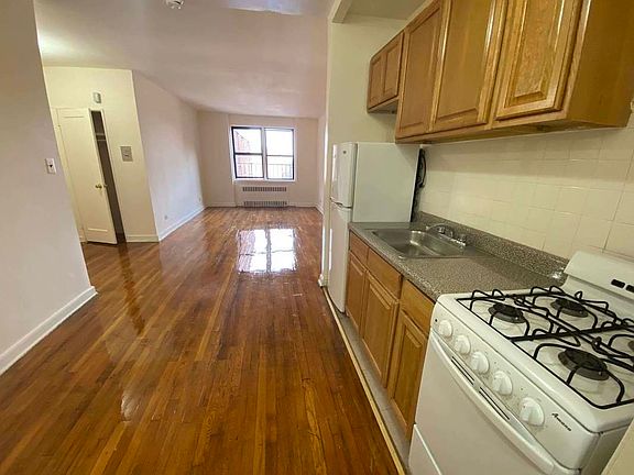 4th image of 3709 75th St APT 3