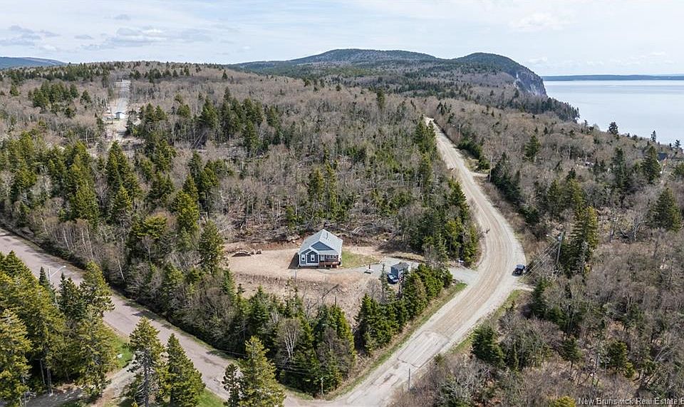 1st image of 39 Chignecto Dr