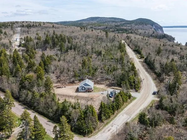39 Chignecto Dr, Alma, NB E4H 1E8