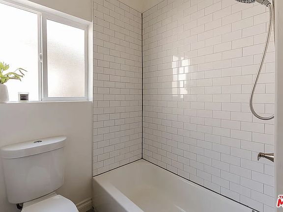 4th image of 328 N Occidental Blvd #1