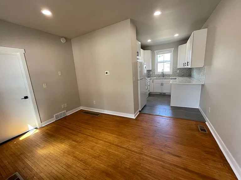 133 S Prairie Ave — Photo 5