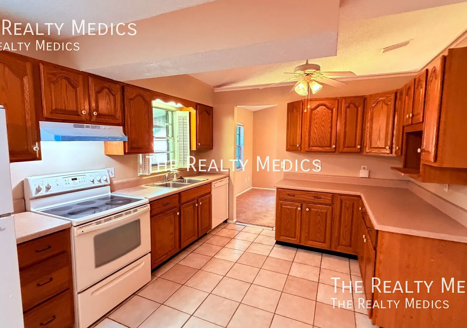 Awesome Well Maintained 3/2 in Deltona — Photo 3